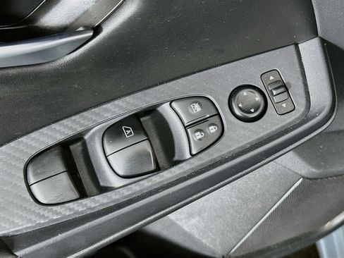 Used 2025 Nissan Sentra SV FWD image 15
