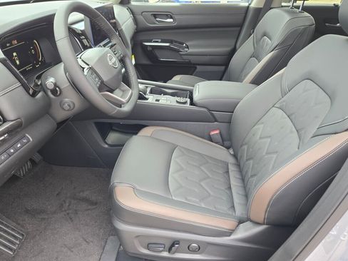 New 2026 Nissan Pathfinder Platinum AWD/4WD image 19