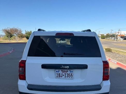 Used 2014 Jeep Patriot Sport image 8