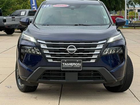 Used 2025 Nissan Rogue SV AWD/4WD image 2