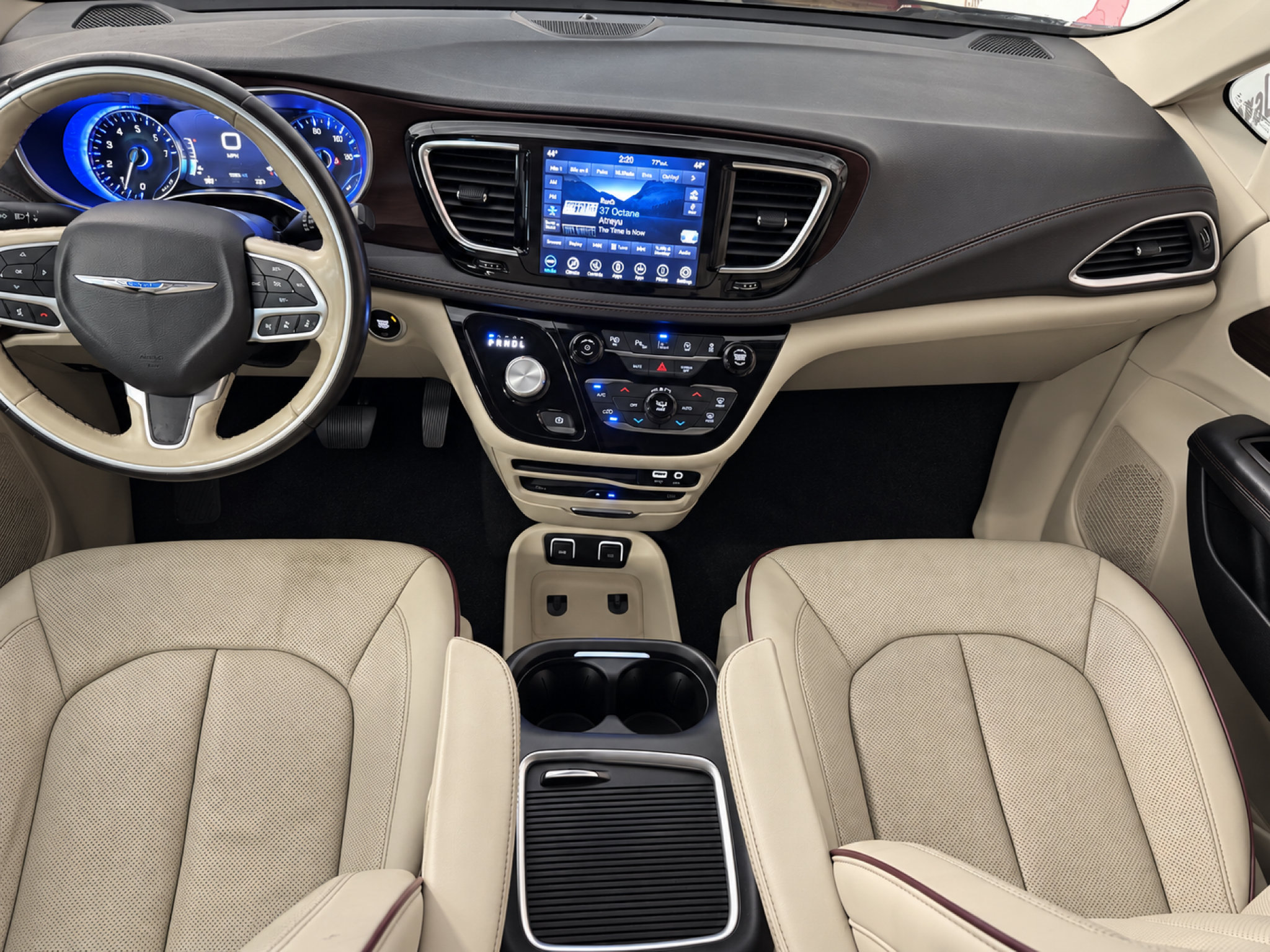 Used 2019 Chrysler Pacifica Limited w/ Tire & Wheel Group FWD image 19