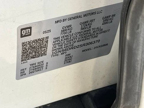 Used 2025 Chevrolet Suburban Z71 AWD/4WD image 30