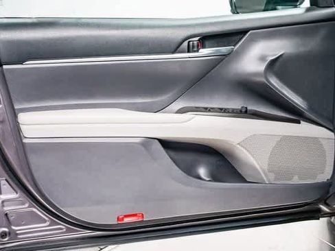 Used 2021 Toyota Camry LE image 18