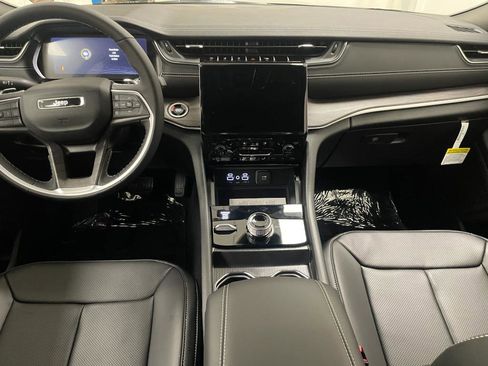 New 2025 Jeep Grand Cherokee L Limited w/ Luxury Tech Group II image 10