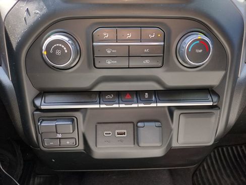 Used 2022 Chevrolet Silverado 2500 Custom w/ Custom Value Package AWD/4WD image 19
