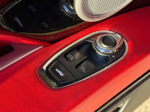 Used 2019 Aston Martin DB11 Volante image 20