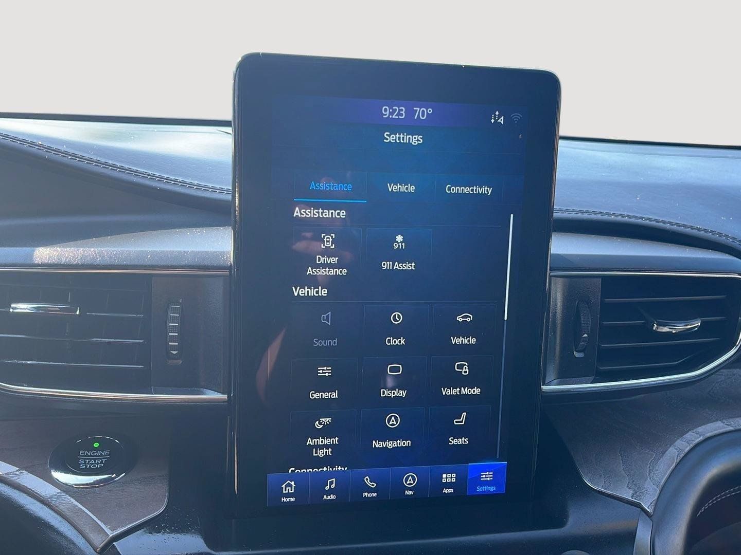 Used 2020 Ford Explorer Platinum w/ Premium Technology Package AWD/4WD image 26