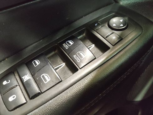 Used 2019 Jeep Grand Cherokee Laredo w/ Laredo X Package image 27