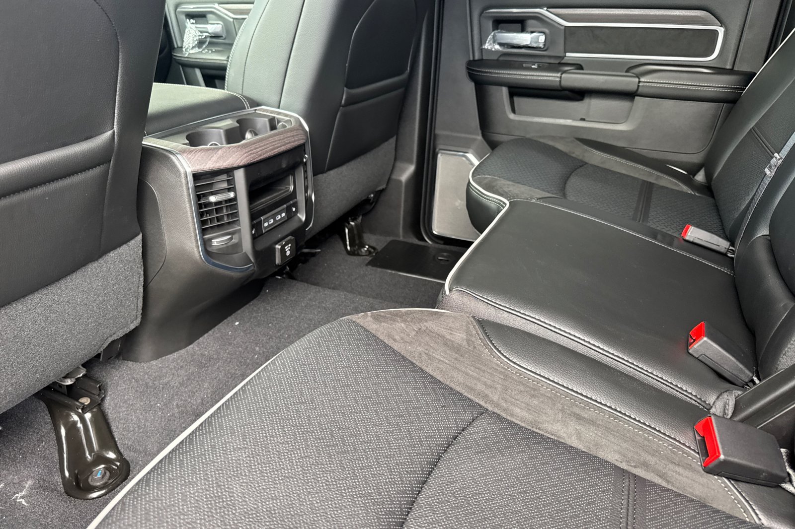 New 2027 RAM 3500 Laramie AWD/4WD image 11