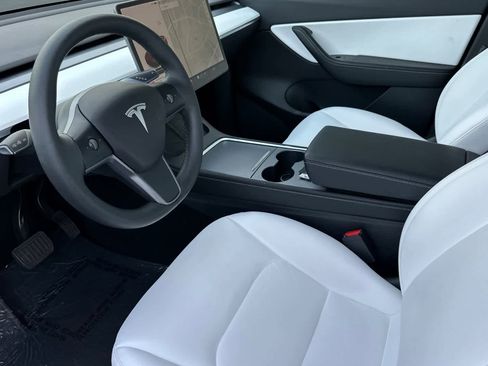 Used 2021 Tesla Model Y Long Range image 11