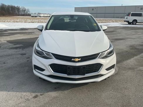 Used 2018 Chevrolet Cruze LT w/ Convenience Package image 7