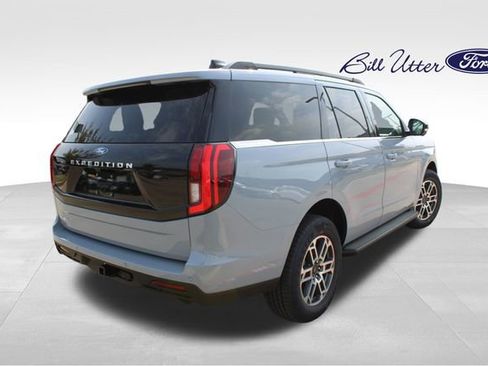 New 2025 Ford Expedition Active image 3