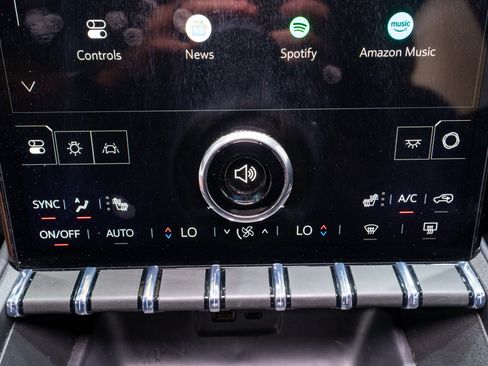 Used 2026 GMC Terrain Elevation w/ Elevation Premium Package FWD image 21