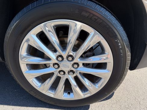 Used 2018 Cadillac XT5 Platinum w/ Driver Assist Package AWD/4WD image 32