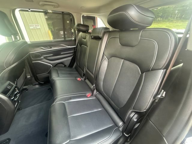 Used 2022 Jeep Grand Cherokee Limited 4xe w/ Luxury Tech Group II AWD/4WD image 15