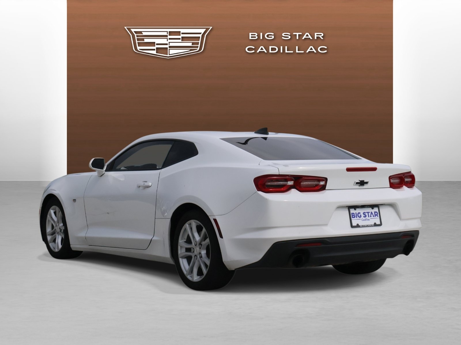 Used 2020 Chevrolet Camaro LT w/ Technology Package RWD image 3