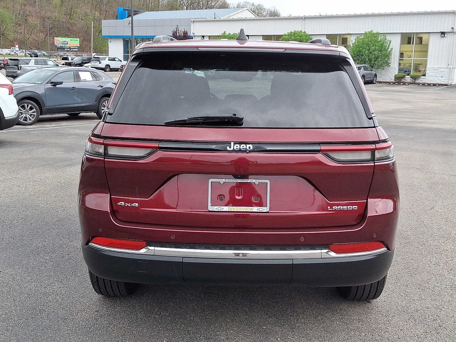 Used 2023 Jeep Grand Cherokee Laredo w/ Luxury Tech Group I AWD/4WD image 5