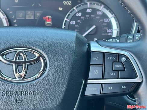 Used 2022 Toyota Highlander XSE FWD image 23