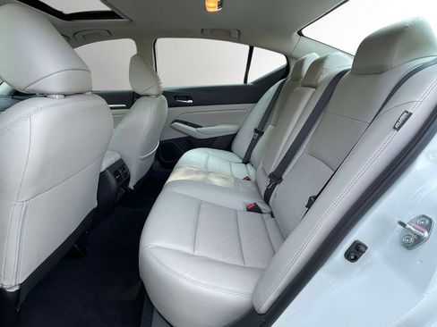 Used 2025 Nissan Altima 2.5 SL FWD image 11