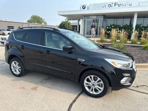 Used 2018 Ford Escape SE w/ SE Sync 3 Package AWD/4WD image 2