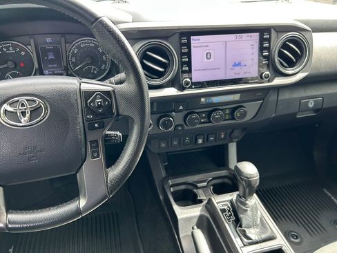 Used 2021 Toyota Tacoma TRD Sport w/ Technology Package image 18