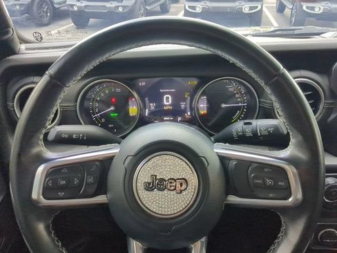 Used 2022 Jeep Wrangler Unlimited Sahara AWD/4WD image 29