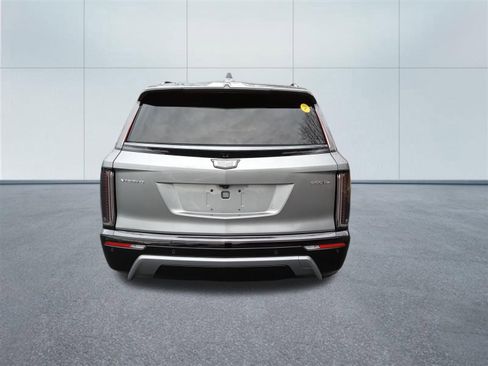 Used 2026 Cadillac Vistiq Sport w/ LPO, Floor Liner Package image 4