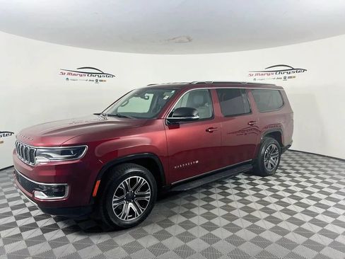 Used 2024 Jeep Wagoneer L Series II AWD/4WD image 4