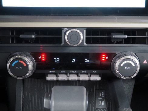 Used 2025 Toyota Tacoma TRD Sport image 26