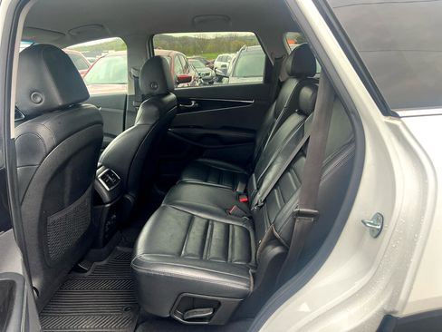 Used 2019 Kia Sorento EX image 11
