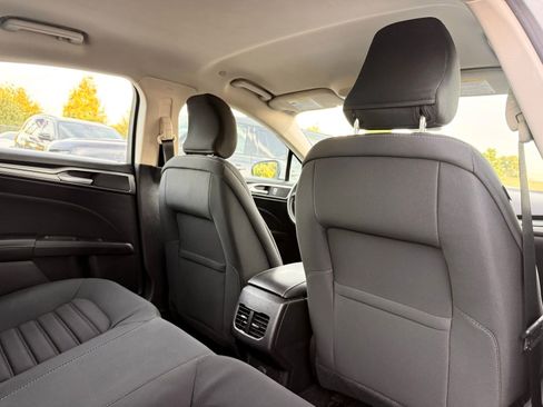 Used 2019 Ford Fusion SE FWD image 20
