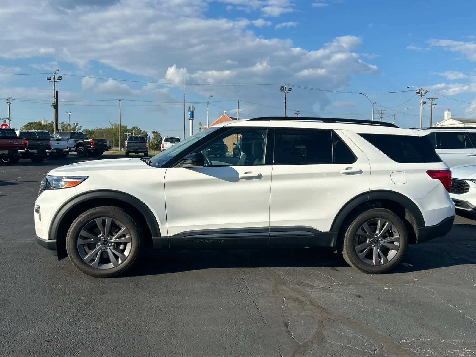 Used 2023 Ford Explorer XLT w/ Equipment Group 202A AWD/4WD image 1