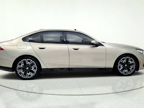 Used 2026 BMW i5 eDrive40 w/ M Sport Package RWD image 10