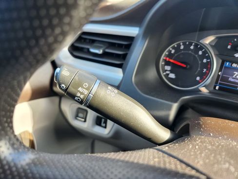 Used 2022 GMC Acadia SLE image 21