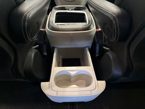 Used 2024 Chrysler Pacifica Touring-L image 38