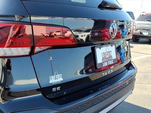 Used 2022 Volkswagen Taos SE image 34