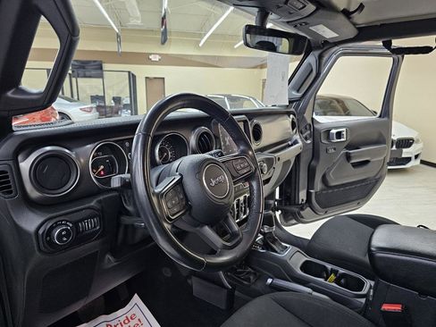 Used 2021 Jeep Gladiator Sport image 16