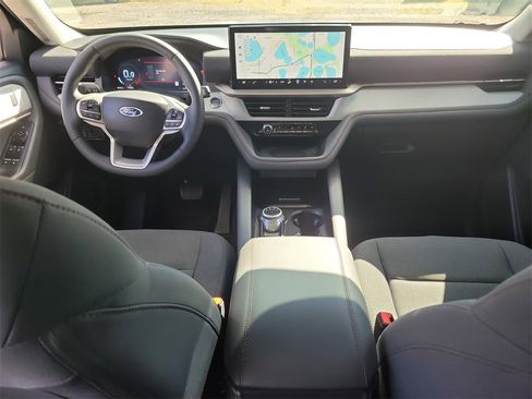 Used 2025 Ford Explorer Active image 13