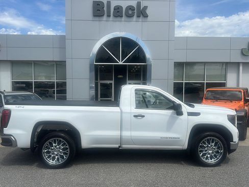 Used 2024 GMC Sierra 1500 Pro w/ Pro Value Package AWD/4WD image 3