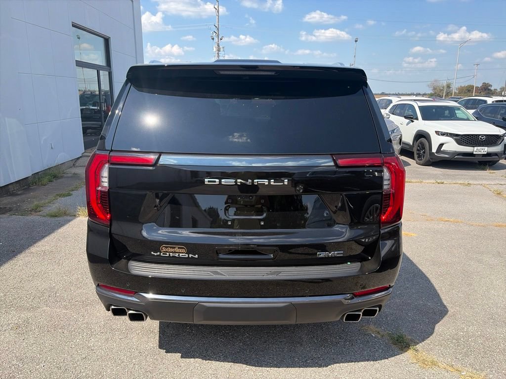 Used 2025 GMC Yukon XL Denali Ultimate w/ LPO, Floor Liner Package AWD/4WD image 5