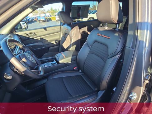 Used 2025 Nissan Pathfinder Rock Creek image 13