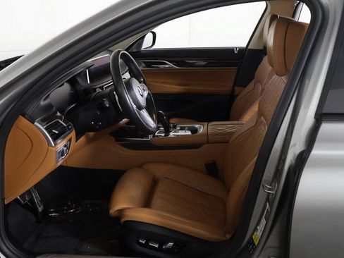 Used 2020 BMW M760i xDrive w/ Luxury Rear Seating Package AWD/4WD image 32