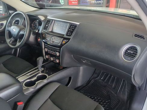 Used 2020 Nissan Pathfinder SV image 31