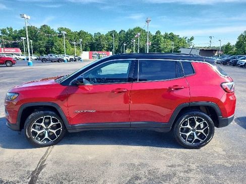 Used 2025 Jeep Compass Limited AWD/4WD image 10