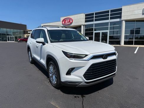 Used 2024 Toyota Grand Highlander AWD image 4
