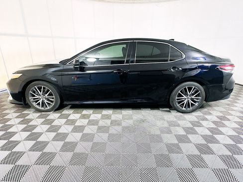 Used 2023 Toyota Camry XLE FWD image 6