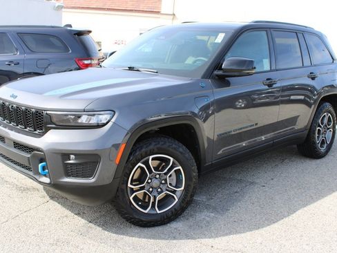 Used 2022 Jeep Grand Cherokee Trailhawk image 1