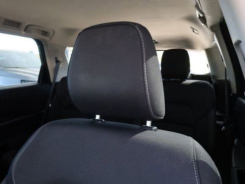 Used 2023 Nissan Pathfinder SV image 11