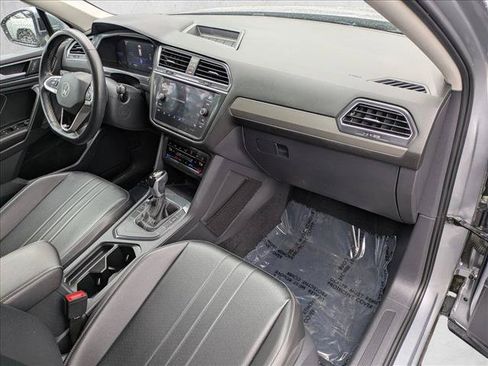 Used 2022 Volkswagen Tiguan SE FWD image 19