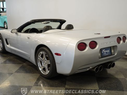 Used 1998 Chevrolet Corvette Convertible w/ Performance Handling Pkg RWD image 10